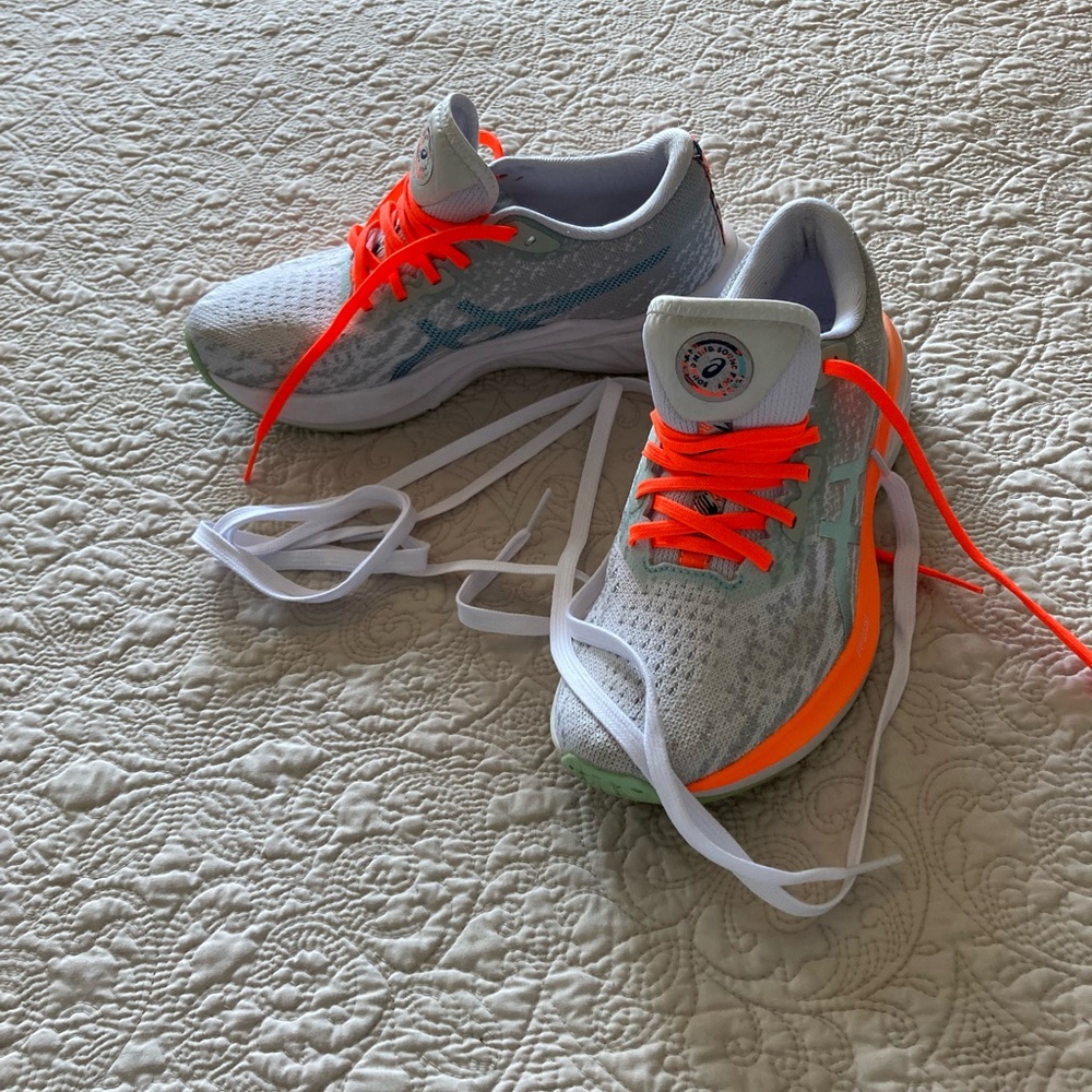 Women’s Aasics runner